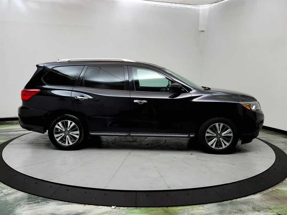 2017 Nissan Pathfinder 4th Gen - Image 4 of 12