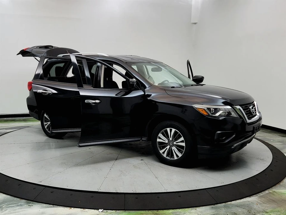 2017 Nissan Pathfinder 4th Gen - Image 10 of 12