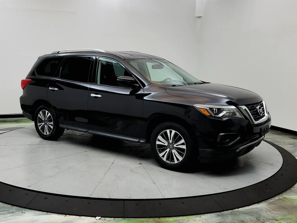 2017 Nissan Pathfinder 4th Gen - Image 3 of 12