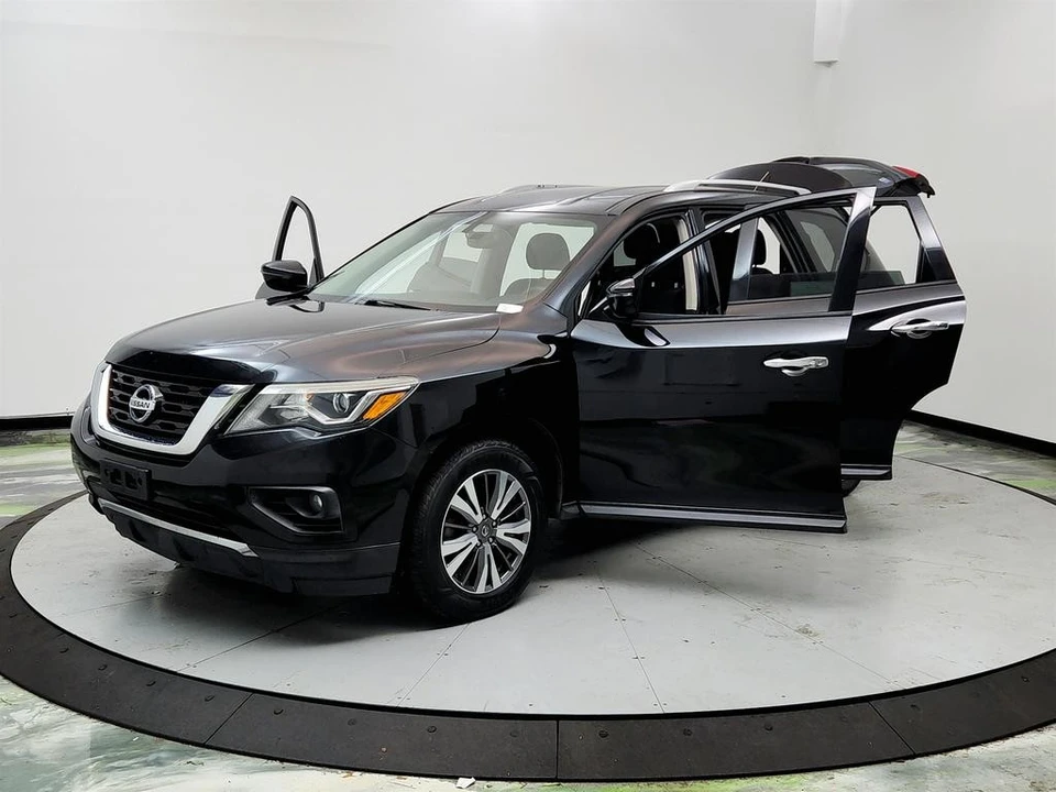 2017 Nissan Pathfinder 4th Gen - Image 9 of 12