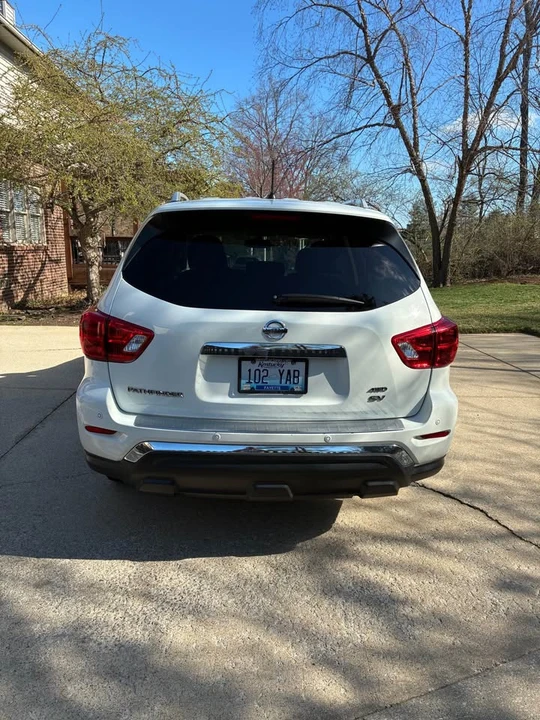 2017 Nissan Pathfinder 4th Gen - Image 2 of 11
