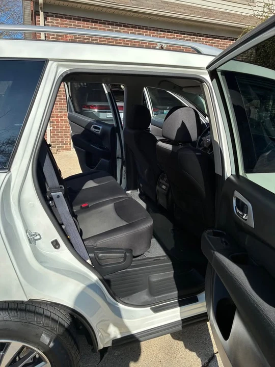 2017 Nissan Pathfinder 4th Gen - Image 9 of 11