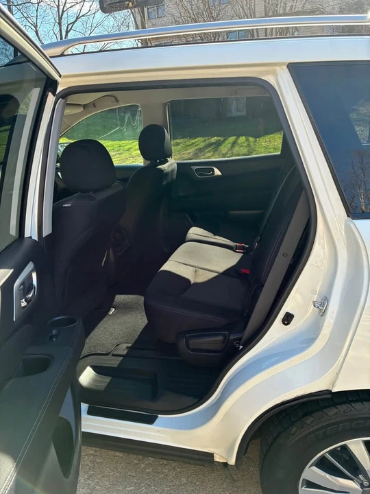 2017 Nissan Pathfinder 4th Gen - Image 7 of 11