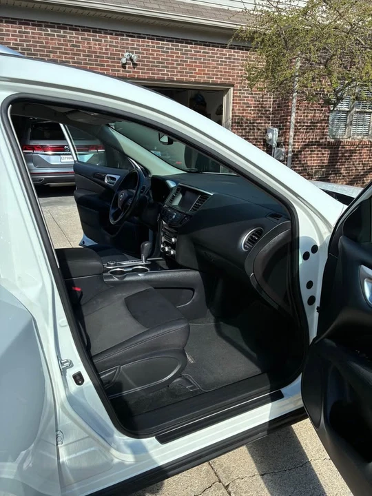 2017 Nissan Pathfinder 4th Gen - Image 10 of 11