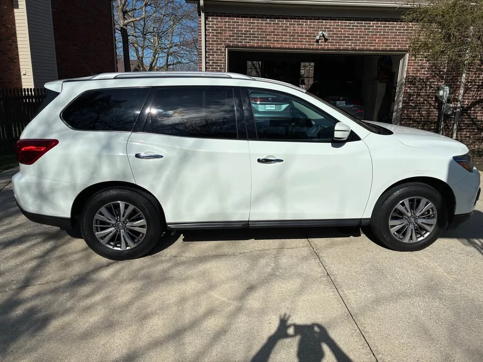 2017 Nissan Pathfinder 4th Gen - Image 3 of 11