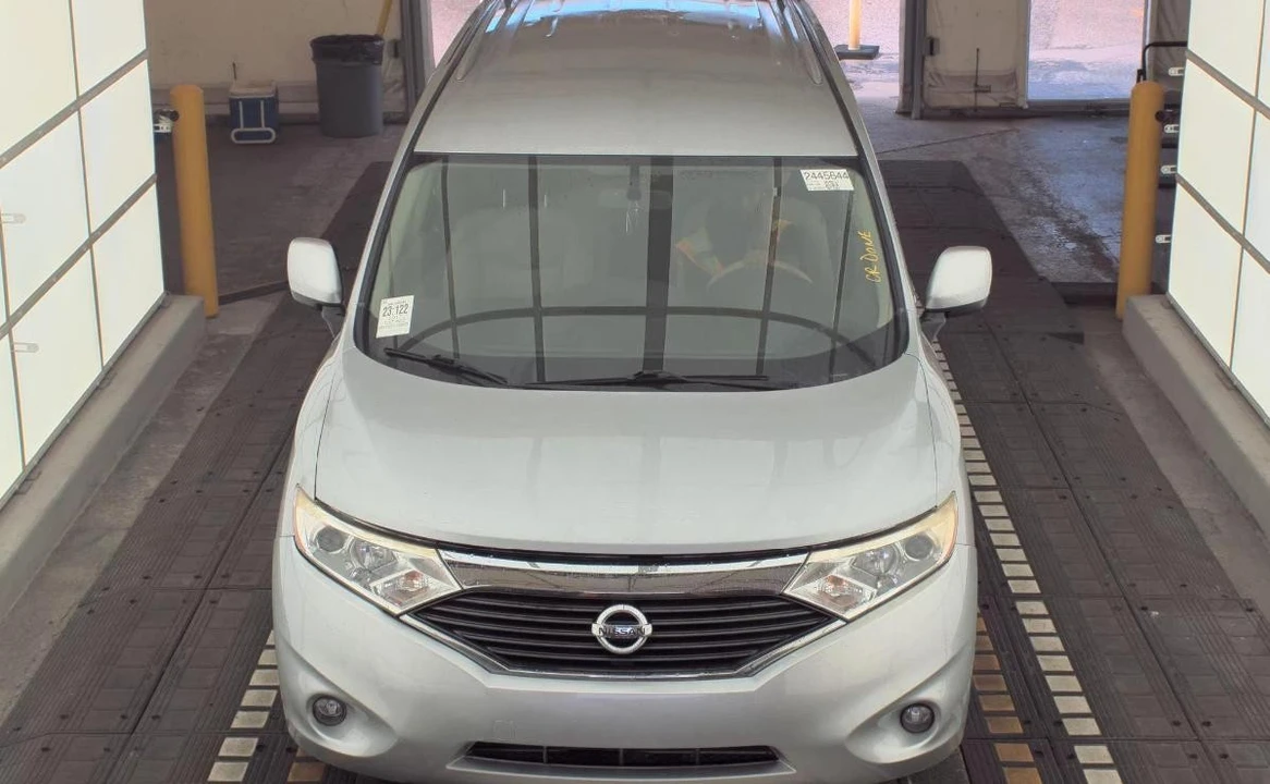 2017 Nissan Quest - Image 2 of 17