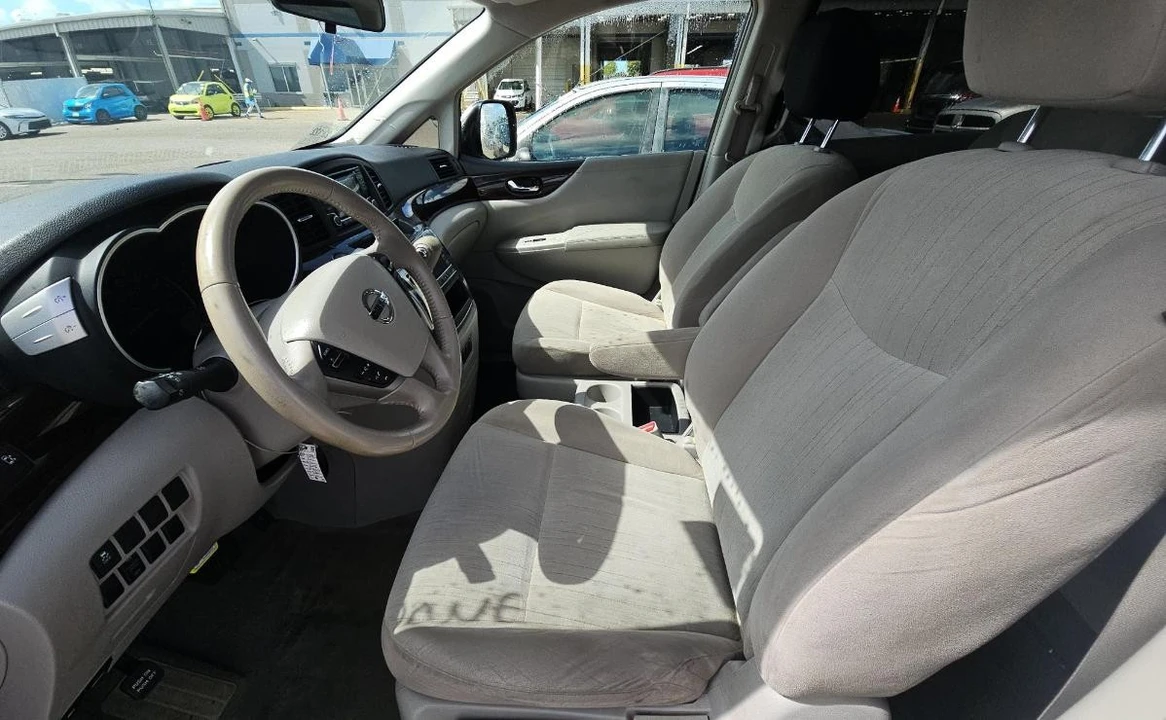 2017 Nissan Quest - Image 8 of 17