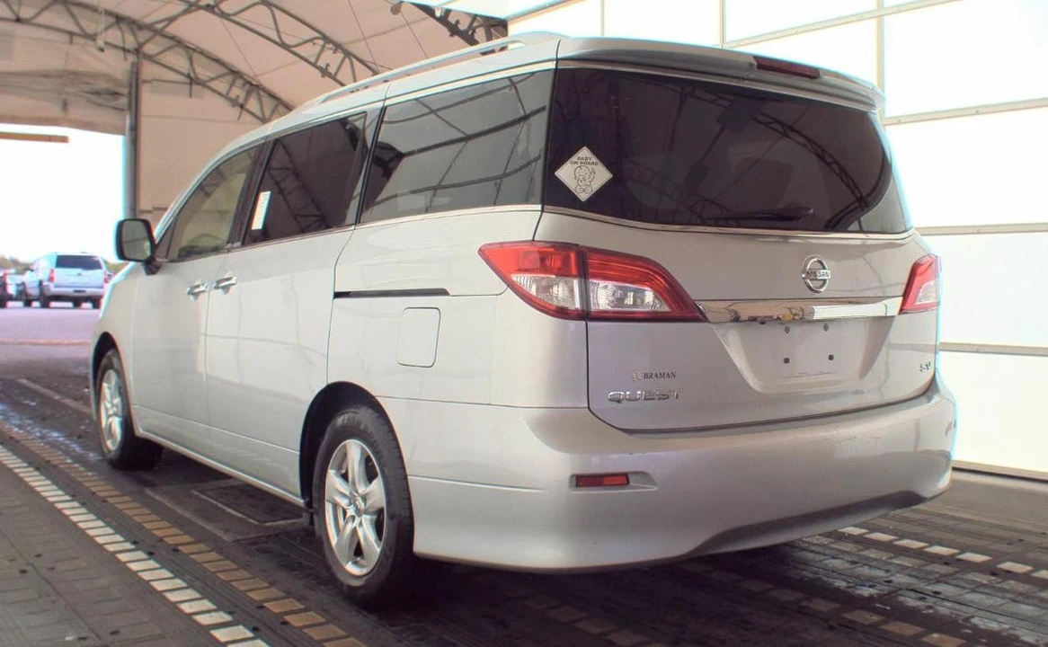 2017 Nissan Quest - Image 6 of 17