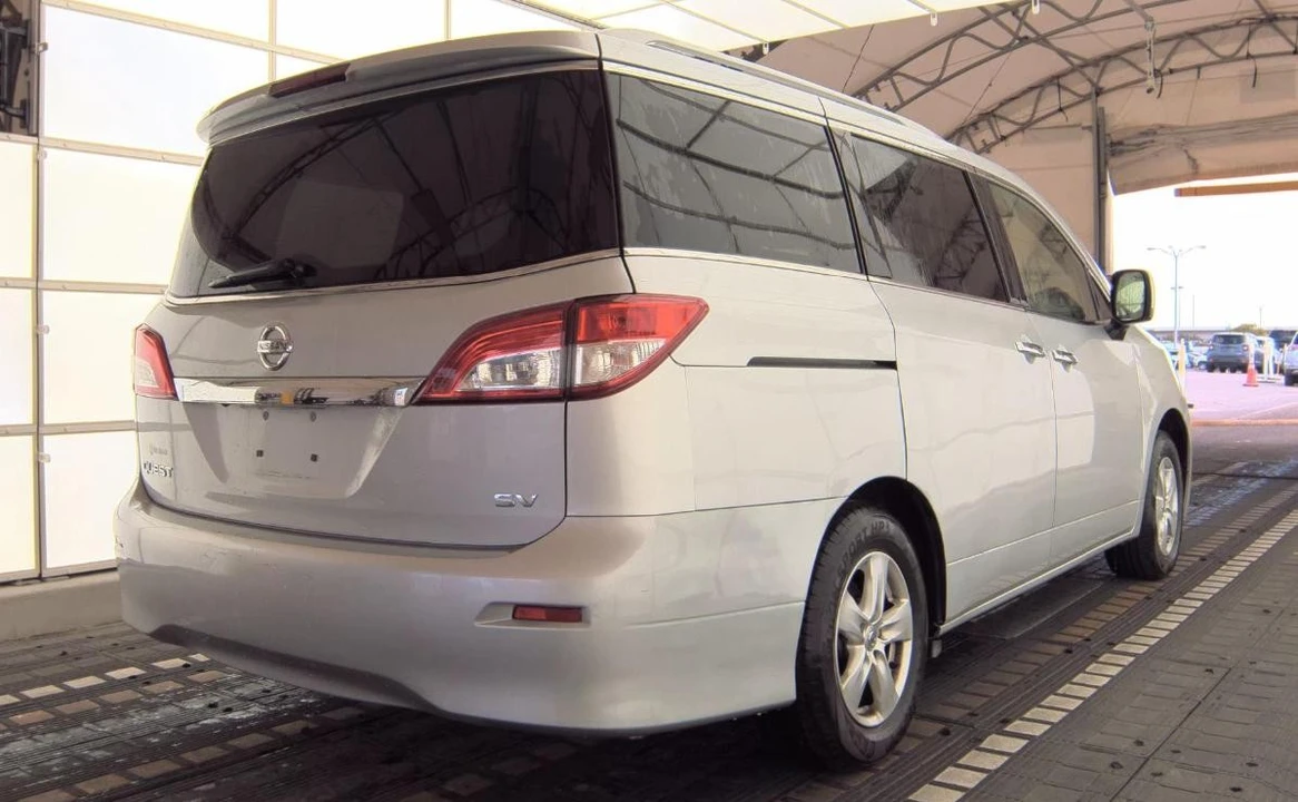 2017 Nissan Quest - Image 4 of 17