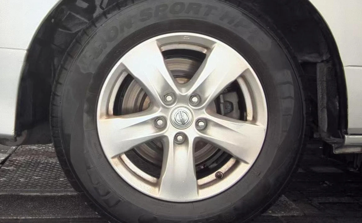 2017 Nissan Quest - Image 7 of 17