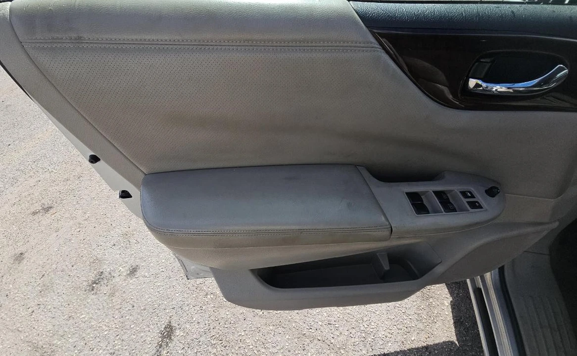 2017 Nissan Quest - Image 10 of 17