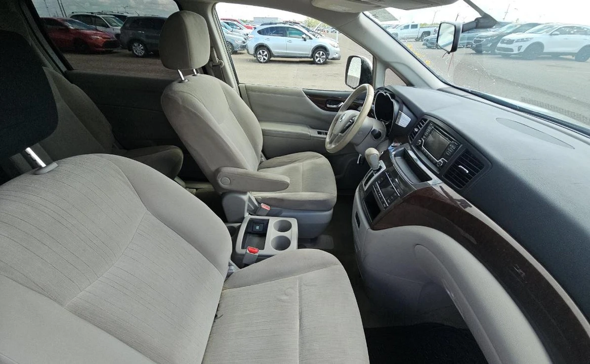 2017 Nissan Quest - Image 9 of 17