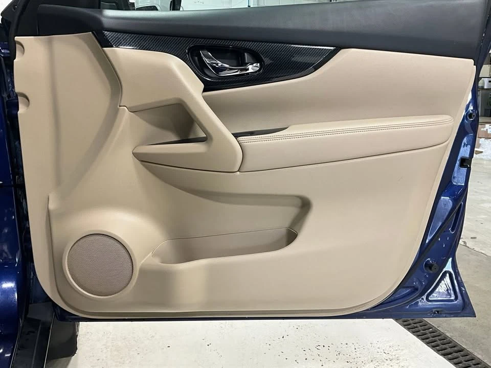 2017 Nissan Rogue - Image 14 of 16