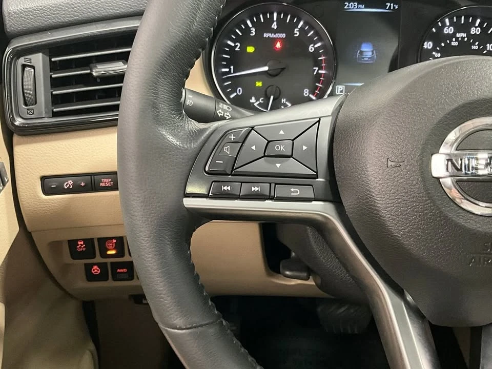 2017 Nissan Rogue - Image 10 of 16