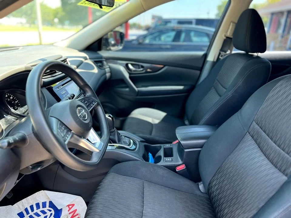 2017 Nissan Rogue - Image 13 of 20