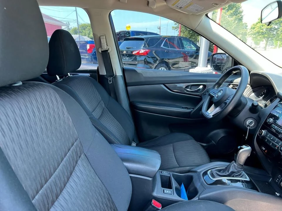 2017 Nissan Rogue - Image 9 of 20
