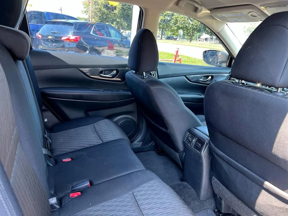 2017 Nissan Rogue - Image 8 of 20