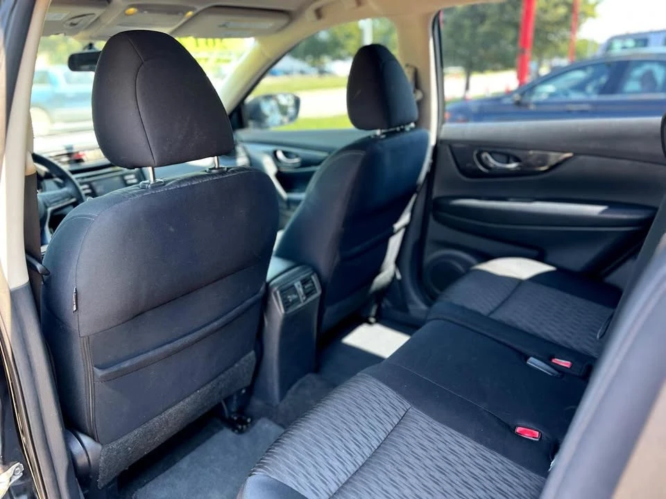 2017 Nissan Rogue - Image 11 of 20