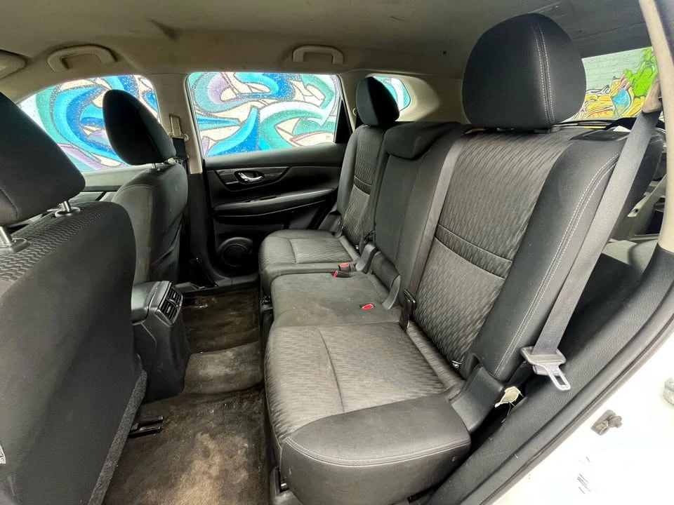 2017 Nissan Rogue - Image 6 of 8