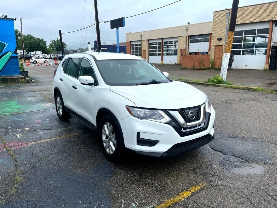 2017 Nissan Rogue - Image 4 of 8