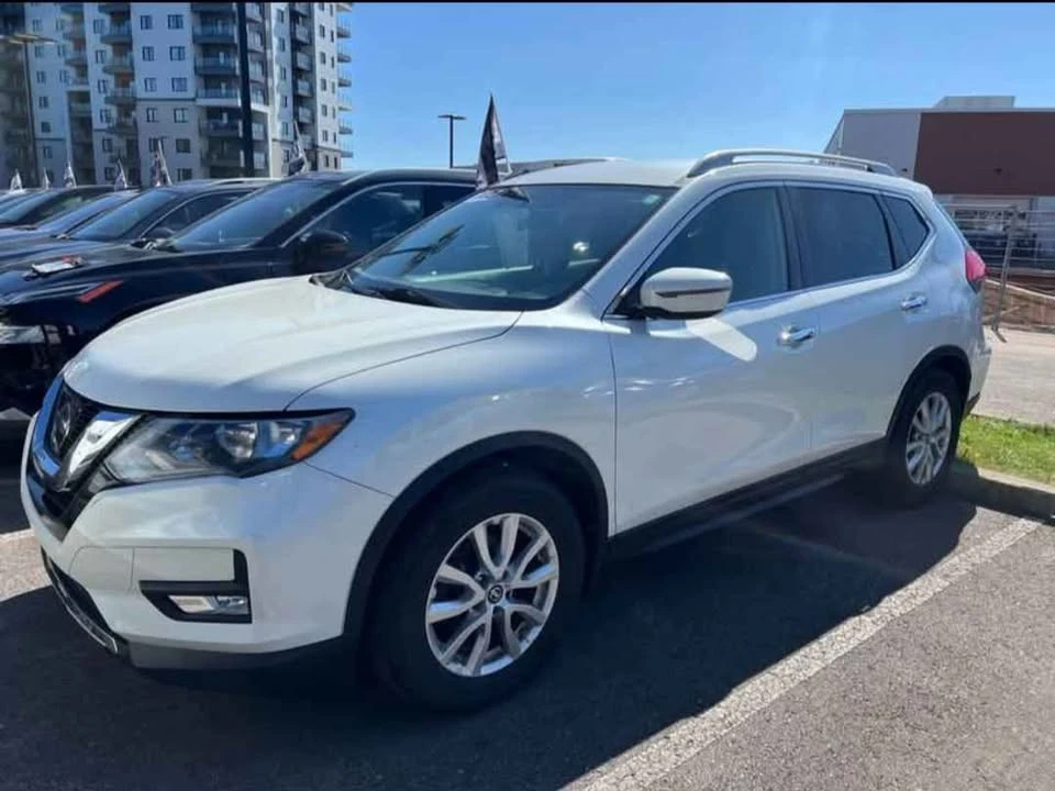 2017 Nissan Rogue - Image 2 of 10