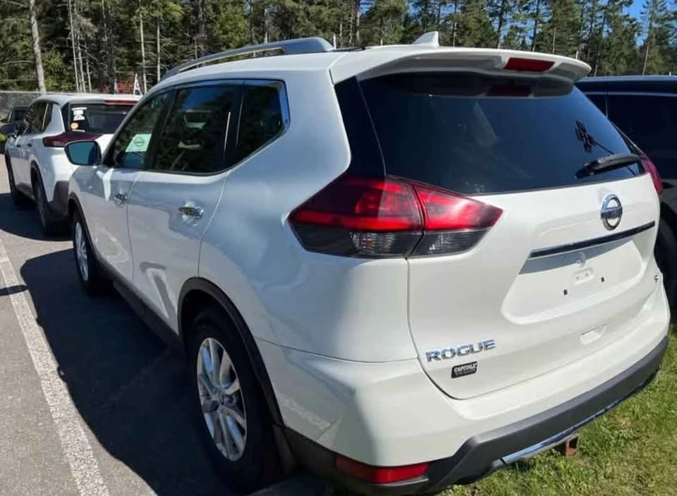 2017 Nissan Rogue - Image 5 of 10