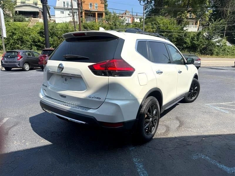 2017 Nissan Rogue - Image 5 of 18
