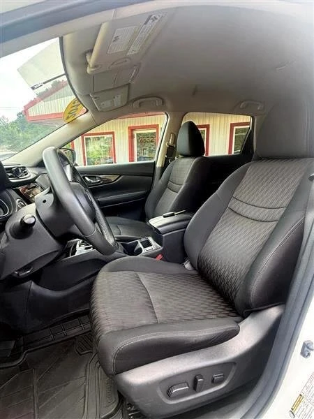 2017 Nissan Rogue - Image 11 of 18