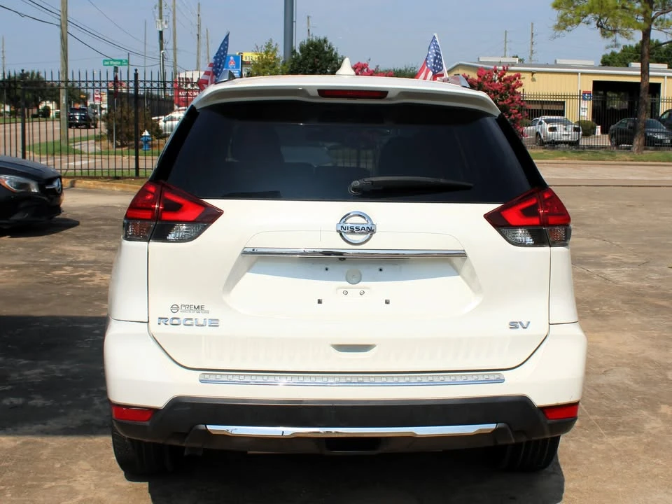2017 Nissan Rogue - Image 11 of 20