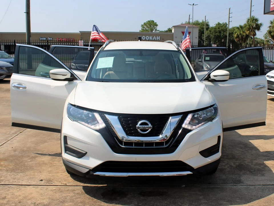 2017 Nissan Rogue - Image 10 of 20