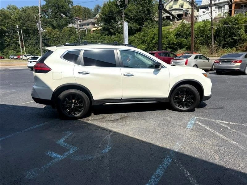 2017 Nissan Rogue - Image 6 of 18