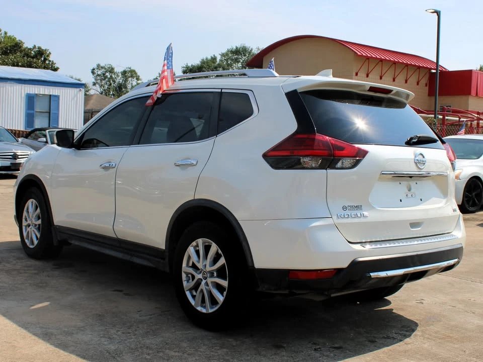 2017 Nissan Rogue - Image 8 of 20
