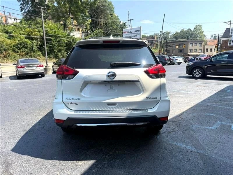 2017 Nissan Rogue - Image 4 of 18