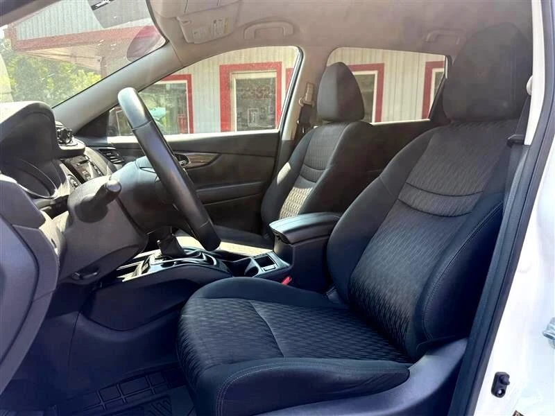 2017 Nissan Rogue - Image 9 of 18