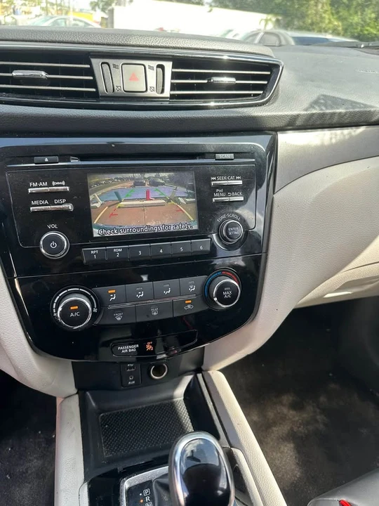 2017 Nissan Rogue - Image 13 of 15