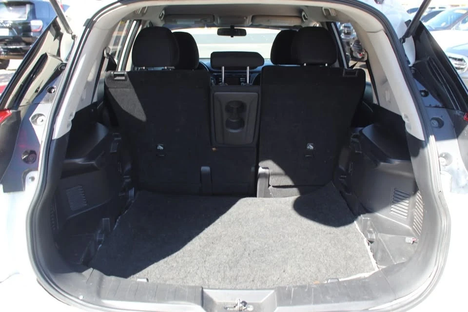 2017 Nissan Rogue - Image 9 of 20
