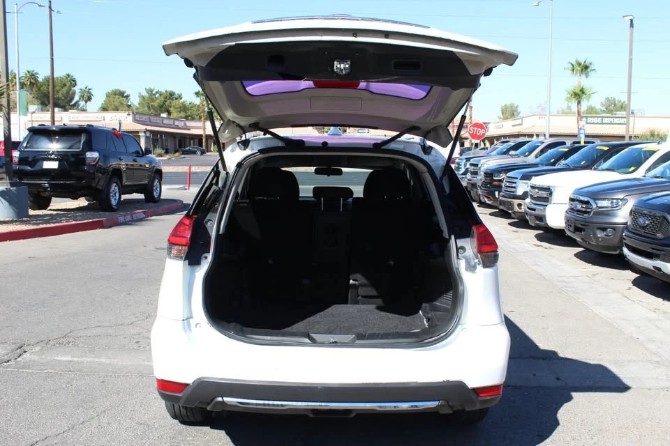 2017 Nissan Rogue - Image 8 of 20