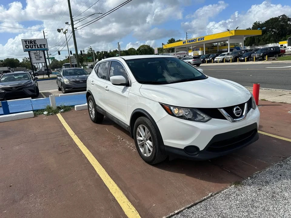 2017 Nissan Rogue - Image 7 of 15