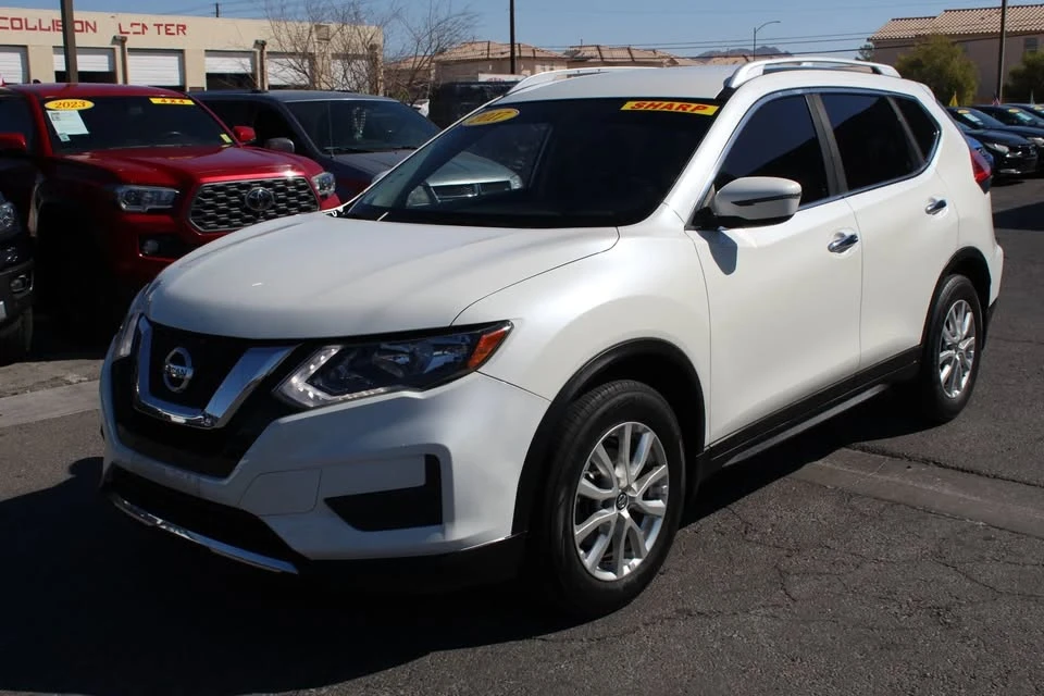 2017 Nissan Rogue - Image 2 of 20