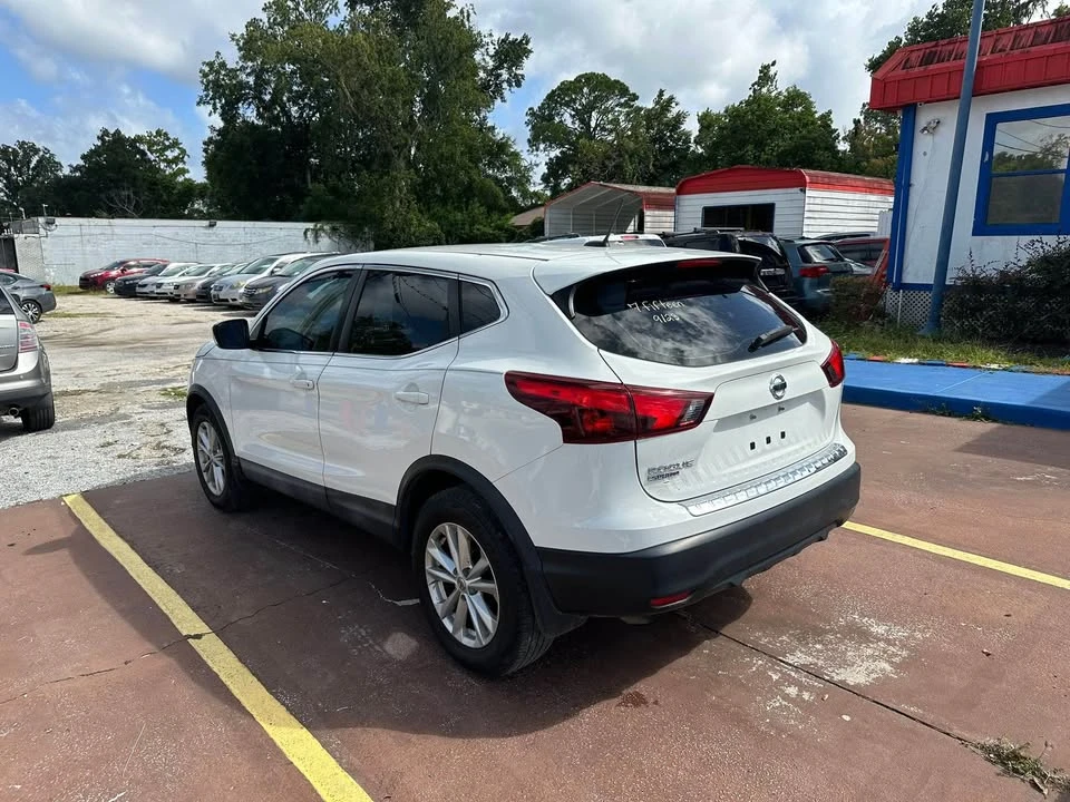 2017 Nissan Rogue - Image 3 of 15