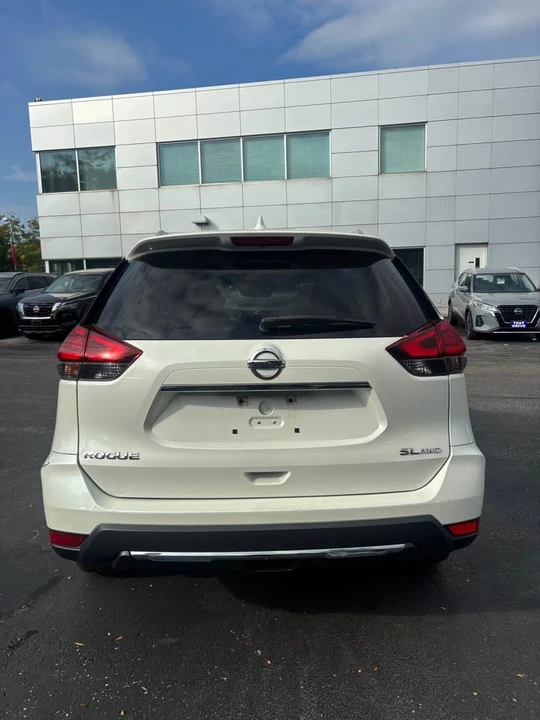 2017 Nissan Rogue - Image 4 of 13