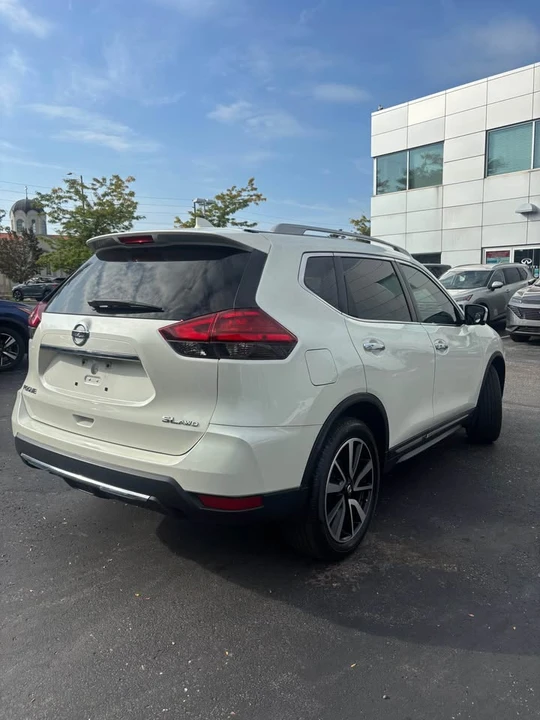 2017 Nissan Rogue - Image 5 of 13