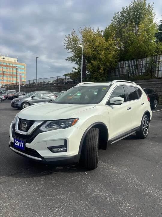 2017 Nissan Rogue - Image 2 of 13