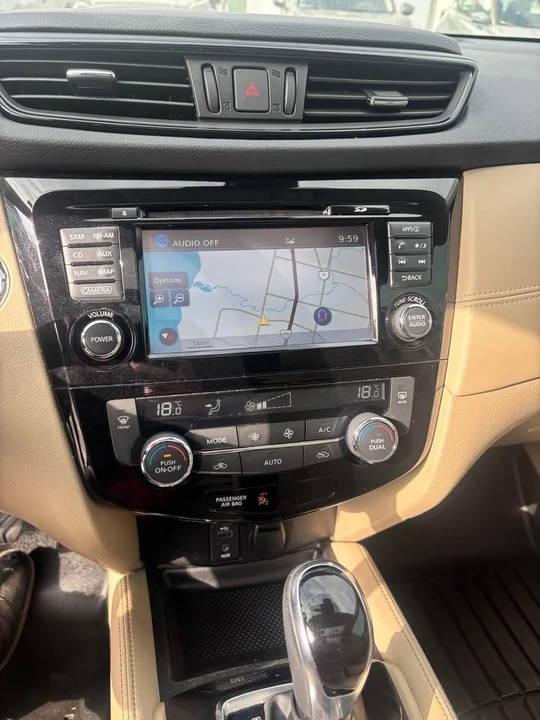 2017 Nissan Rogue - Image 12 of 13