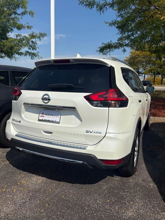 2017 Nissan Rogue - Image 2 of 3