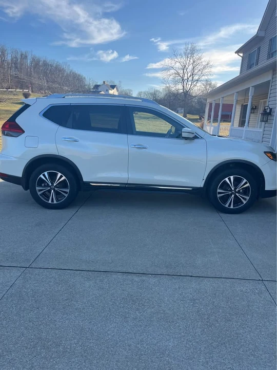 2017 Nissan Rogue - Image 2 of 12