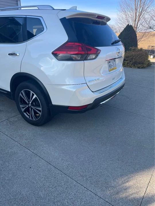 2017 Nissan Rogue - Image 6 of 12