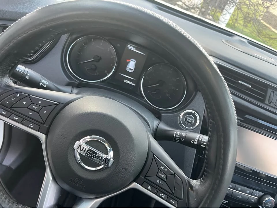 2017 Nissan Rogue - Image 9 of 12