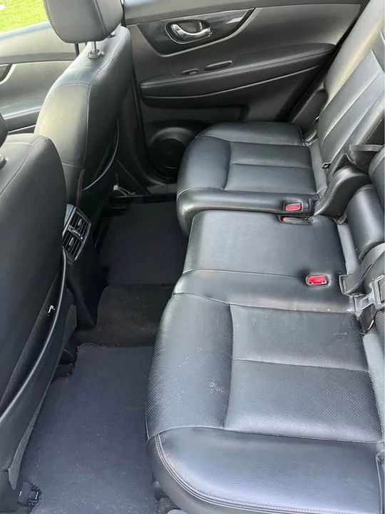 2017 Nissan Rogue - Image 10 of 12