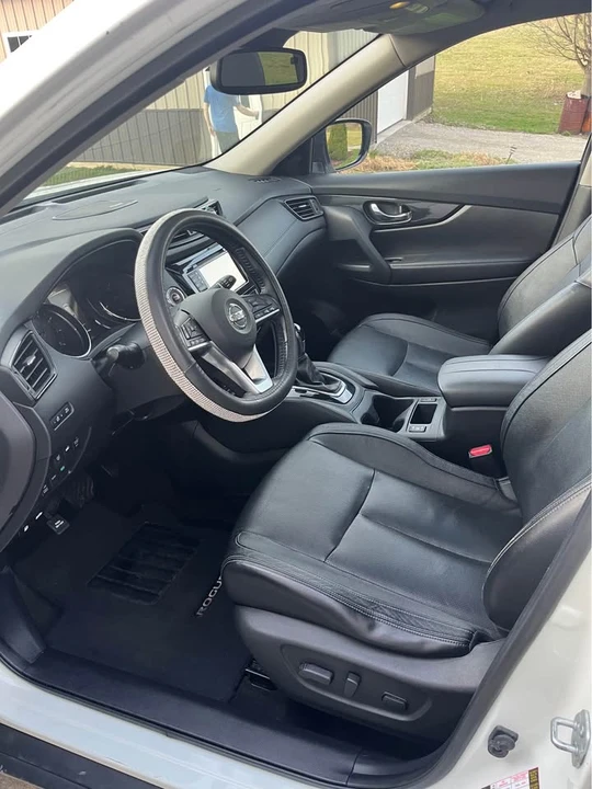 2017 Nissan Rogue - Image 8 of 12